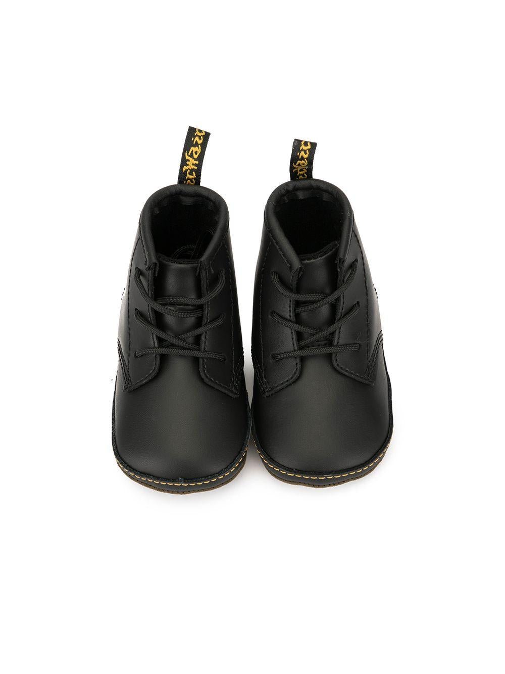 Stivali per neonati Dr. Martens Kids neri con chiusura con lacci - Rubino Kids