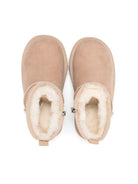 Stivali Toddler's Classic Ultra Mini per bambina beige con linguetta sul tallone - Rubino Kids