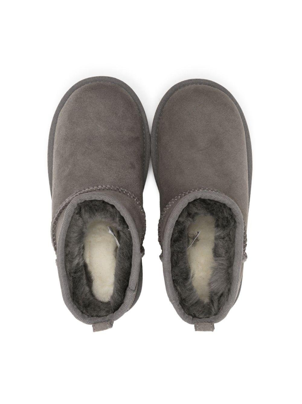 Stivali Ultra Mini per bambina UGG Kids grigi con design slip - on - Rubino Kids