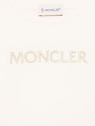 T-shirt per bambina Moncler Enfant beige chiaro con logo ricamato sul davanti - Rubino Kids