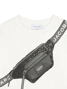 T-shirt per bambino The Marc Jacobs Kids bianco a maniche lunghe con stampa trompe l'oeil - Rubino Kids