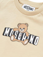 T-shirt per neonati Moschino Kids beige con logo sul davanti - Rubino Kids