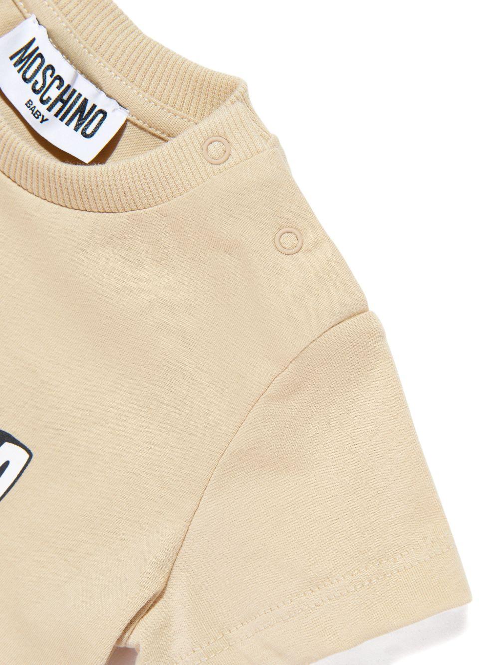 T-shirt per neonati Moschino Kids beige con logo sul davanti - Rubino Kids