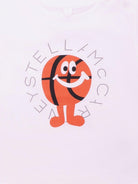 T-shirt per neonato Stella McCartney Kids bianca con stampa palla da basket sul davanti - Rubino Kids